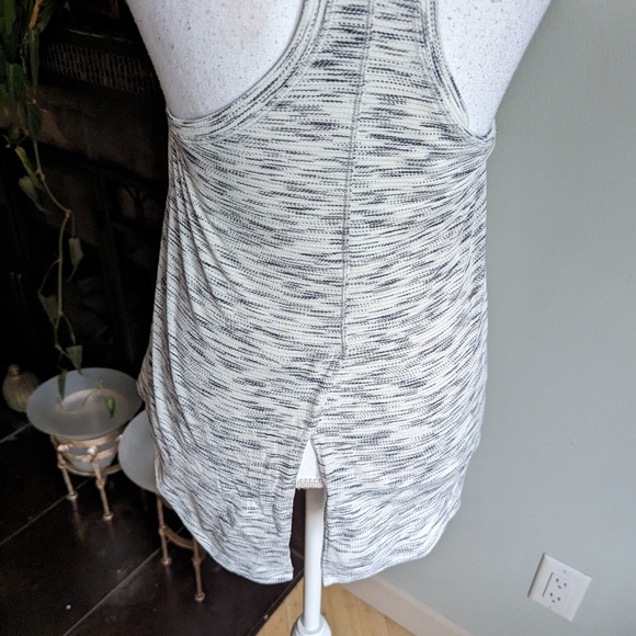 Lululemon 2/4 Women's Small Tank Top Heathered Light Gray Slit Back Racerback 68 - Picture 4 of 9